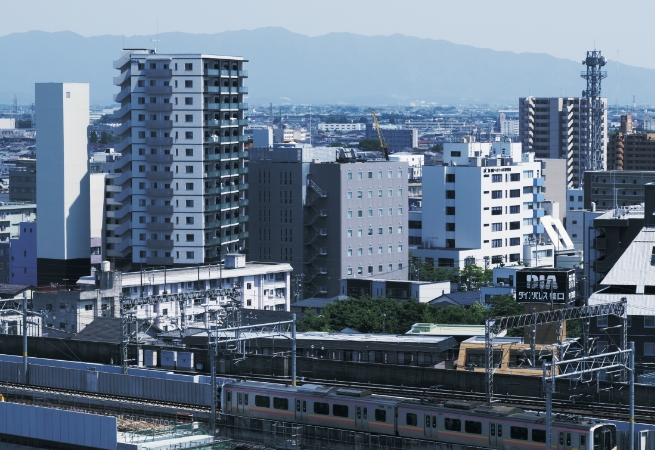 新潟駅から徒歩3 分の好立地に位し、新潟の味が楽しめる和洋バイキング朝食がおいしいビジネスホテルです。清潔で快適な空間でどうぞおくつろぎください。充実した新潟での時間を私たちが演出いたします。